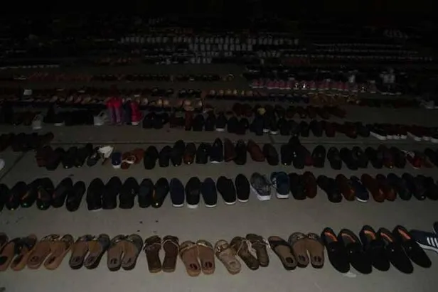 Dikkat çeken görüntü! Sel suları altında kalan çarşının ürünleri miting alanına serildi-6