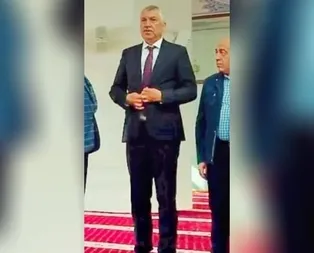 CHP’nin Adana adayı Zeydan Karalardan tepki çeken davranış! Camiye terlikle girdi!