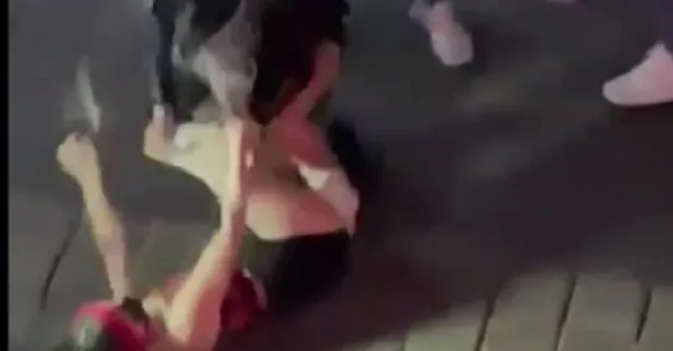 Kadıköy’de kızların saç başa kavgası! Çevredekiler film gibi izledi