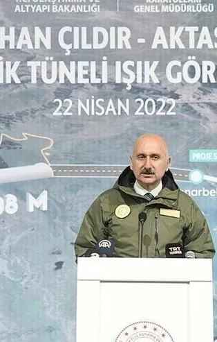 Ardahan'da Gürcistan ile ulaşımı sağlayacak olan  Aşık Şenlik Tüneli'nde ilk ışık göründü
