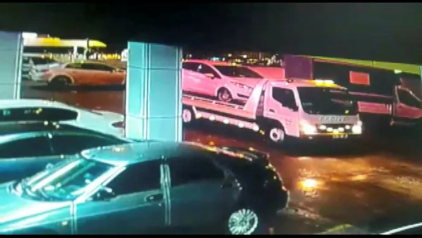 Oto galericiden bu kadarına pes dedirten tezgah! Ağır hasarlı otomobili önce sattı sonra çaldı!-4