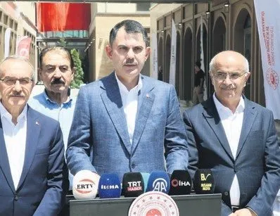 Bakan Murat Kurum’dan Özgür Özel’e sert tepki: Konut yapmayı bırak, çöp toplama bile yapamıyorlar