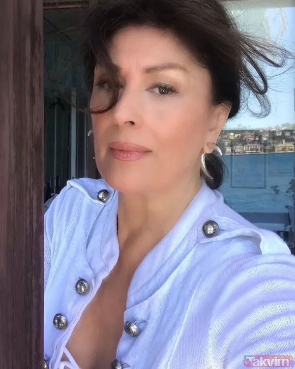 Yeşilçam’ın en güzel kadınlarından Gülşen Bubikoğlu ‘nostalji’ deyip göğüs dekoltesiyle paylaştı! 67’lik Gülşen’in son hali... - 22