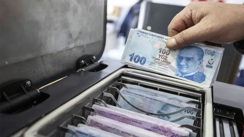 atmden-para-cekenleri-bekleyen-gizli-tehlike-bankalar-duyurdu-bu-hatayi-yapan-herkes-1706788746468.jpg Bankalar duyurdu ATM'den para çekenleri bekleyen gizli tehlike bulundu! Bu hatayı yapan herkes...-3