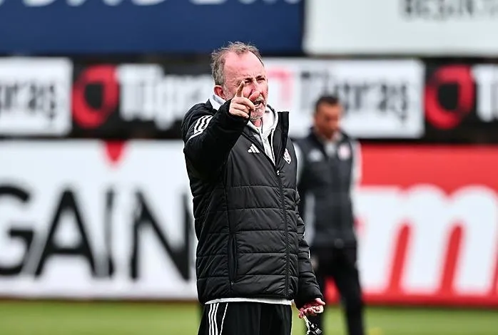 Beşiktaş’ta 4 futbolcu için ayrılık kararı!