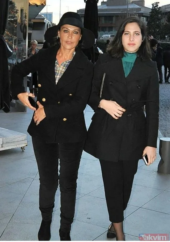 11 aylık bebeklerine bakın! Kuruluş Osman’ın yıldızı Burak Özçivit kural bozup paylaşmaya doyamadı: Oğlumla gezmeler! Fahriye Evcen de... - 17