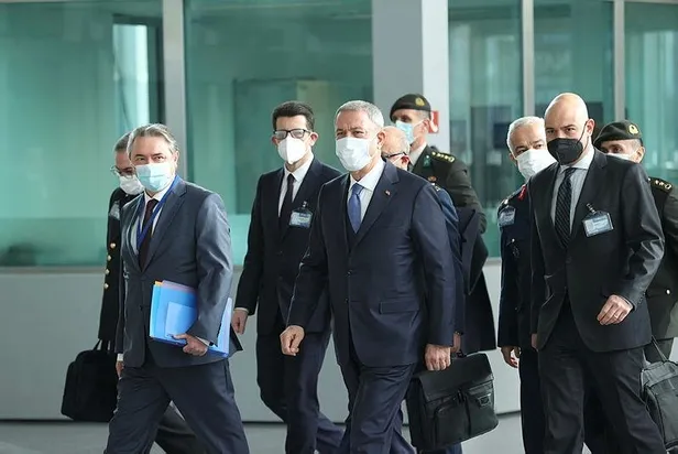 Milli Savunma Bakanı Hulusi Akar'dan NATO Karargahı'nda son dakika Ukrayna ve Montrö açıklaması-2
