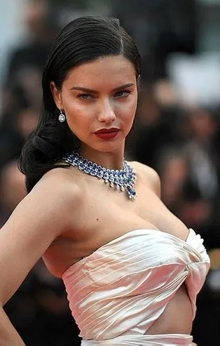 Adriana Lima'dan 'Mevlana' paylaşımı