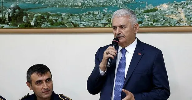 Binali Yıldırım itfaiyecilerle sahur yaptı