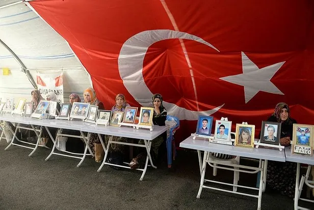 icisleri-bakanligindan-diyarbakir-annelerinin-hdp-diyarbakir-il-baskanligi-onundeki-evlat-nobetinin-1000inci-g-1653314593643.jpeg İçişleri Bakanlığı'ndan 'Diyarbakır Anneleri'nin HDP Diyarbakır İl Başkanlığı önündeki 'Evlat Nöbeti'nin 1000'inci gününe ilişkin video!-3