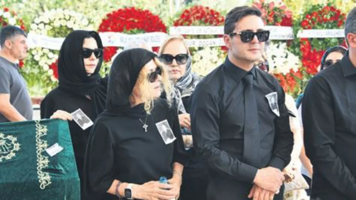 Merve Boluğur, Yalçın Sönmez'in cenaze törenine katıldı