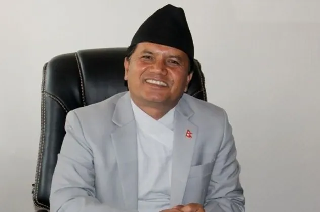 Nepal'de bakanı taşıyan helikopter düştü!