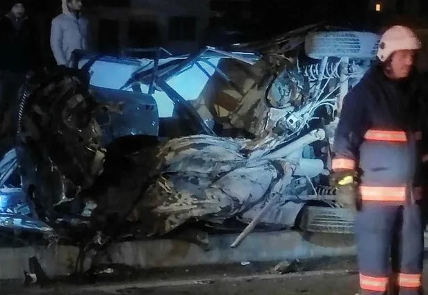 Son dakika: Trabzon'da üç parçaya bölünen araçtan 1 kişinin cansız bedeni çıkarıldı-2