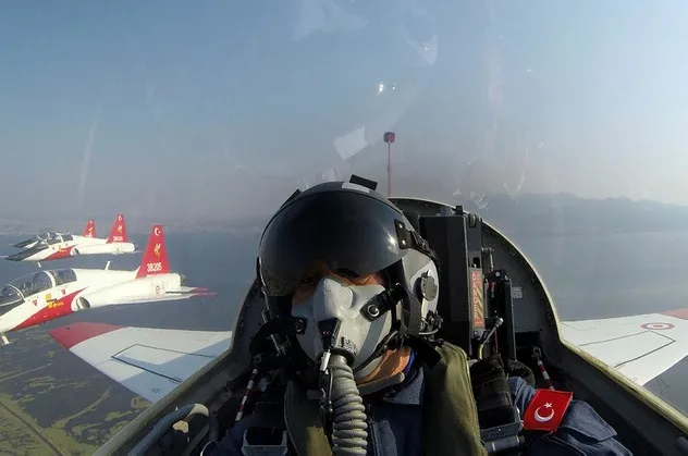Bakan Hulusi Akar'dan Ege Denizi üzerinde uçuş