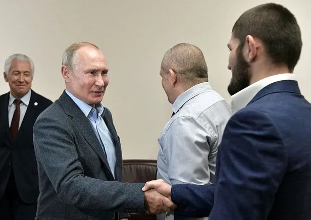 Putin, Müslüman dövüşçü Nurmagomedov ile bir araya geldi-2