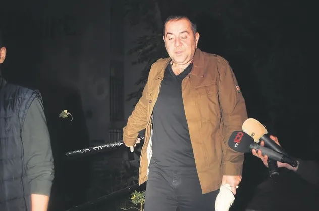 Cihangir'de iki güzelle buluşan Ata Demirer, mekandan 14 saat sonra ayrıldı | Saklambaç haberleri