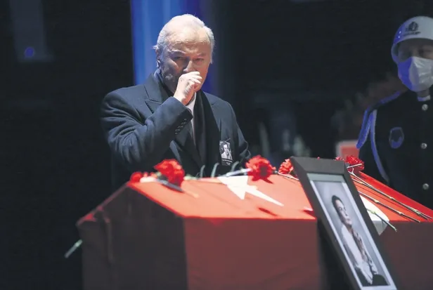 hoscakal-menekse-gozlu-yesilcamin-dort-yaprakli-yoncasindan-fatma-girike-gozyaslariyla-veda-1643310333961.jpeg Hoşçakal menekşe gözlü! Yeşilçam'ın dört yapraklı yoncasından Fatma Girik’e gözyaşlarıyla veda-2