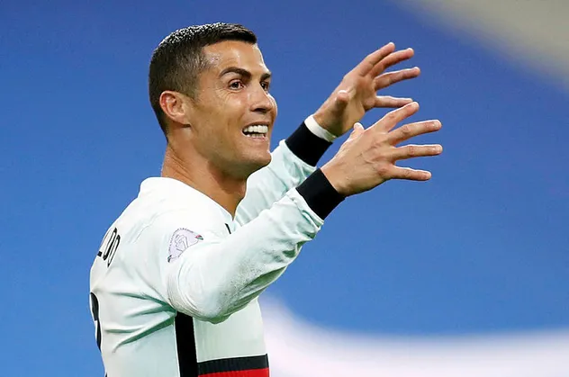 Koronavirüse yakalanan Cristiano Ronaldo İsveç maçını televizyondan izledi! Herkes bambaşka sanınca...