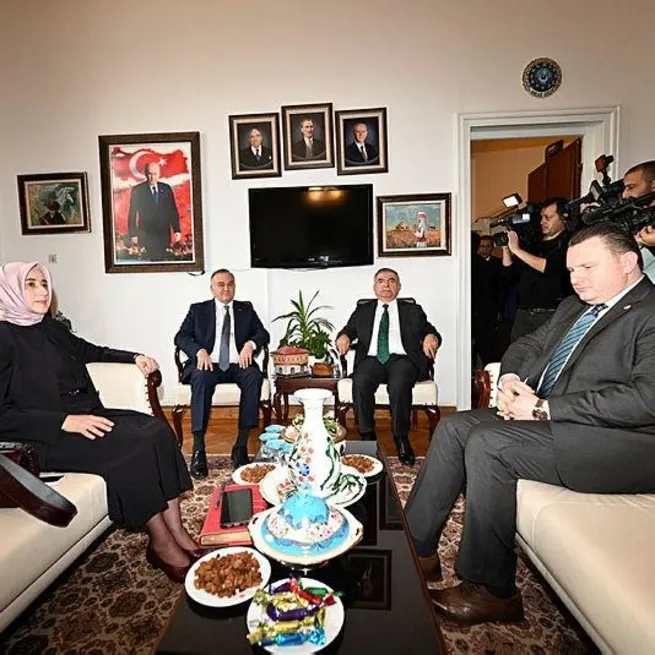 AK Partiden MHPye Anayasa ziyareti: Önümüzdeki hafta komisyon gündemine alma konusunda mutabık kaldık