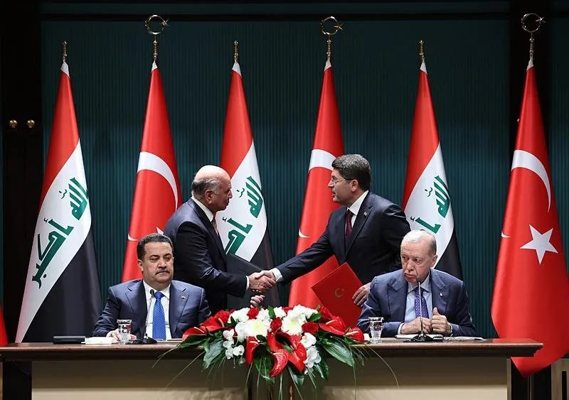 Başkan Erdoğan ve Irak Başbakanı Muhammed Şiya es-Sudani'nin huzurunda Türkiye ile Irak arasında 11 anlaşma imzalandı. (AA)