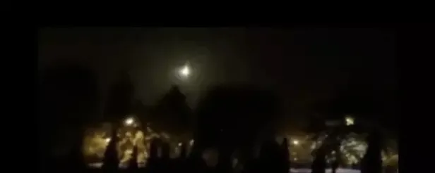 meteor-mu-dustu-son-dakika-istanbul-isik-patlamasi-nedir-neden-oldu-isik-patlamasi-nerede-oldu-depremi-tetikle-1691395347146.jpeg METEOR MU DÜŞTÜ SON DAKİKA İSTANBUL? Işık patlaması nedir, neden oldu? Işık patlaması nerede oldu, depremi tetikler mi?-3