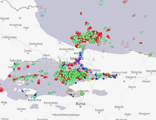 İstanbul’daki sis gemi trafiğini vurdu