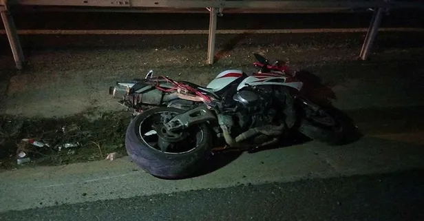 Motosiklet sürücüsünün acı sonu! Bariyerlere çarpınca...