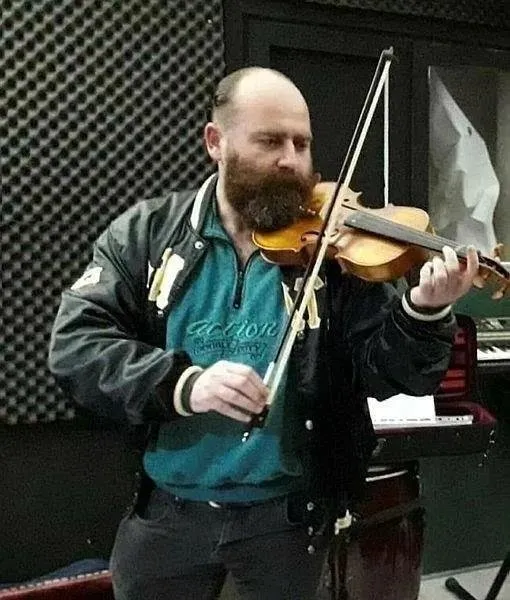 izmirde-2-kisinin-hayatini-kaybettigi-elektrik-akimi-olayinda-yeni-gelisme-27-supheli-adliyeye-sevk-edildi-1721287841781.jpeg Hayatını kaybeden İnanç Öktemay (44)