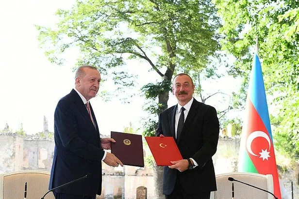 Başkan Erdoğan ile Azerbaycan Cumhurbaşkanı İlham Aliyev iki ülke arasında "Şuşa Beyannamesi"ni imzaladı-9