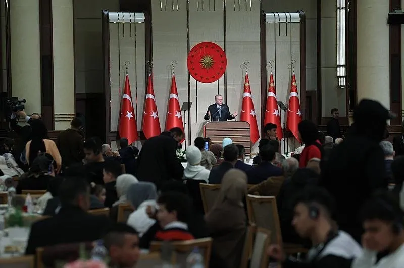 Başkan Recep Tayyip Erdoğan, Beştepe Millet Sergi Salonu'nda düzenlenen Filistinlilerle Kardeşlik İftarı'na katıldı. (AA)
