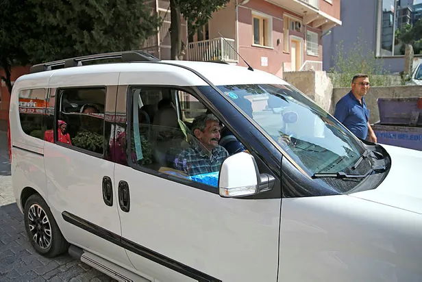 Günün en acı karesi! Ölen torununu kucağında götürdü-1