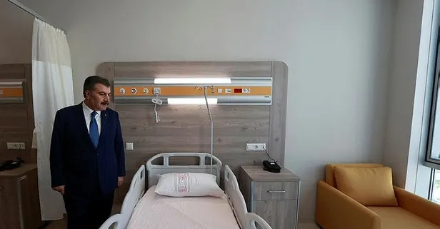 Sağlık Bakanı Koca, bazı hastanelerin kapatılacağı iddialarını yalanladı: "Onkoloji hastanemiz hizmet vermeye devam edecek"