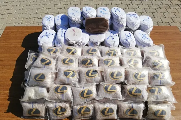 Son dakika: Hudut birlikleri kaçakçılığa geçit vermedi! Zehir tacirlerine ağır darbe