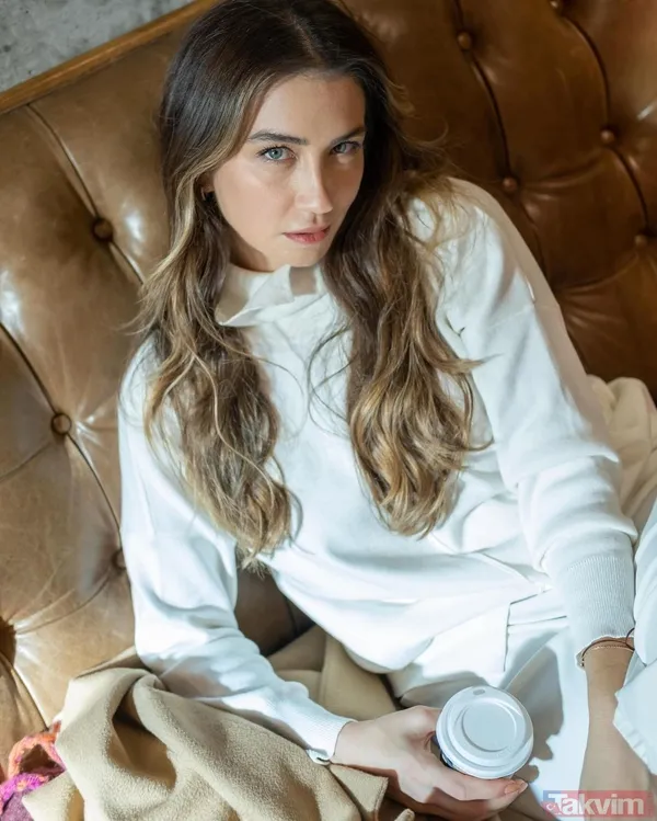 İçimizdeki Ateş'in Tülin'i Ceren Benderlioğlu’ndan bikinili paylaşım! Şezlong paylaşımı ortalığı salladı! EDHO’nun Ömür’üydü... - 3