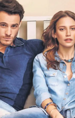 Serenay Sarıkaya ve Kerem Bürsin ayrılığıyla ilgili flaş iddia! Sözleşme detayını duyan şaştı kaldı bakın neden ayrılmışlar...