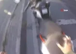 Virajı alamayan motosikletli gencç metrelerce sürüklendi