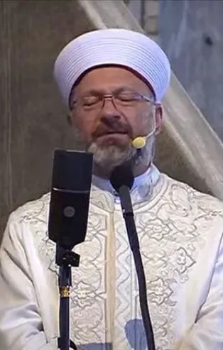 İbadete açılan Ayasofya Camii'ndeki ilk hutbede dünyaya mesaj: Kapıları Allah'ın bütün kullarına açık olacaktır