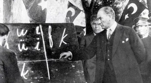 1928 de ataturk un halka yeni harfleri