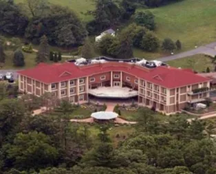 Pensilvanya’ya ataşe düştü