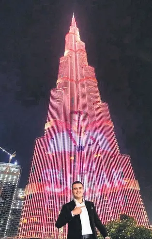 Burak Özdemir, Dubai’de restoran açtı: Burc Halife’ye fotoğrafı yansıtıldı