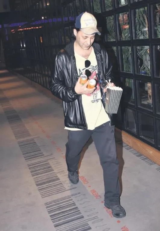 Pelin Karahan'ın kadrosunda olduğu "Şaşırt Beni" isimli tiyatrona oyuncu akını-9