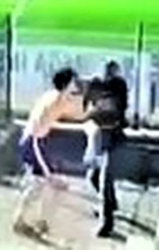 Yeşil sahada amigo terörü! Yumrukla burnu kırıldı kafasına kramponla tekme atıldı