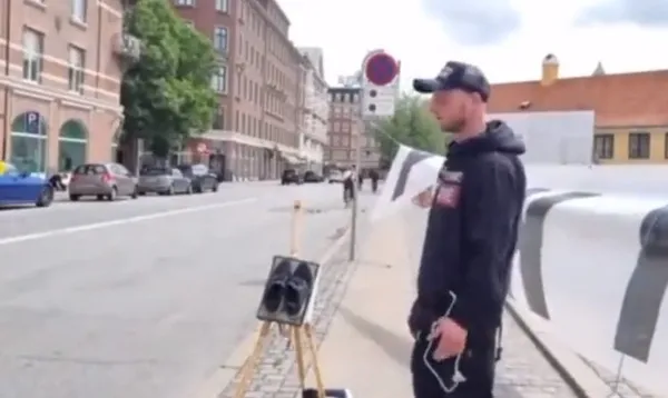 İsveç'te yeni skandal! Salwan Momika'nın parlamento dışında Kur'an- Kerim yakmasına yine göz yumdular-13