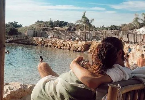 daren-gerede-erkaya-bilge-ozturk-aski-belgelendi-bennu-geredenin-oglu-daren-gerede-erkaya-kim-kac-yasinda-instagram-hesabi-1633959206627.jpg Bennu Gerede'nin oğlu Daren Gerede Erkaya kim, kaç yaşında? Daren Gerede Erkaya Bilge Öztürk aşkı belgelendi! İnstagram hesabı...-6