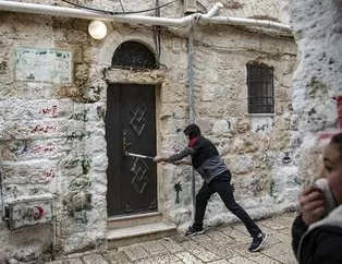 Yahudi işgalciler Filistinli ailenin evine el koydu