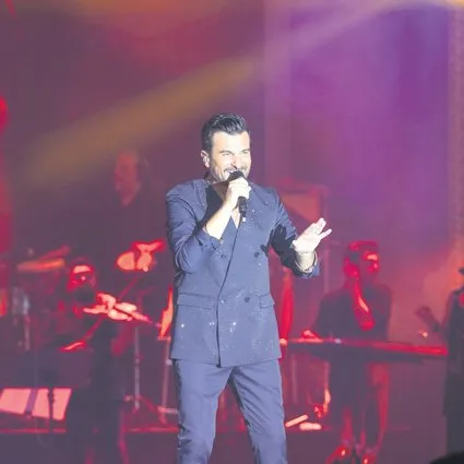 Şarkıcı Gökhan Tepe’nin Derde Aşık Olmuşuz gururu!