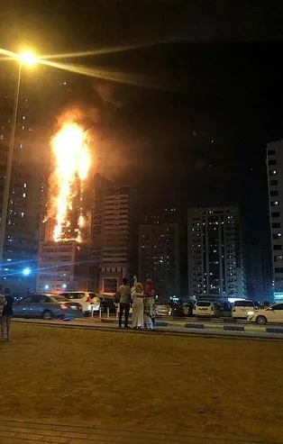 Son dakika: BAE’de gökdelende büyük yangın: O anlar böyle görüntülendi