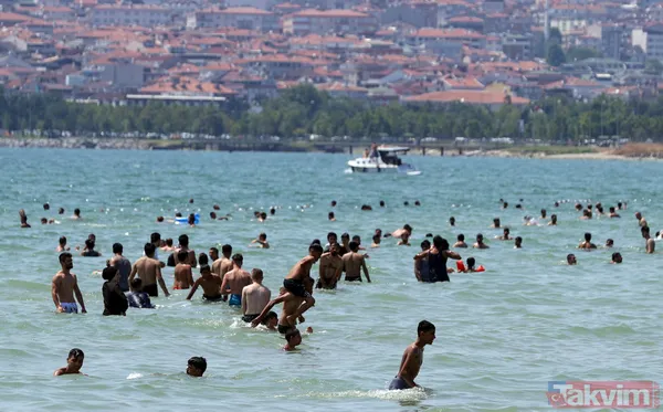 İstanbullular Kurban Bayramı'nda halk plajına akın etti - 1