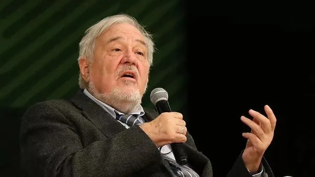 unlu-tarihci-koronaviruse-yakalandi-sevenleri-endiseli-ilber-ortayli-kimdir-kac-yasinda-saglik-durumu-nasil-1669283825149.jpeg Ünlü tarihçi koronavirüse yakalandı! Sevenleri endişeli! İlber Ortaylı kimdir, kaç yaşında, SAĞLIK DURUMU nasıl?-7