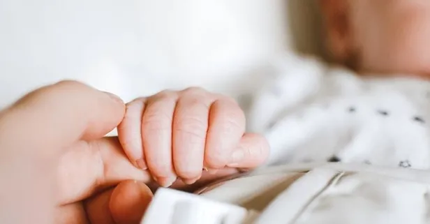 Hindistan'da kan donduran pazarlık! Fenomen olmak isteyen aile telefon karşılığında 8 aylık bebeğini sattı